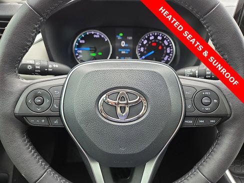 Used 2022 Toyota RAV4 XLE Premium AWD/4WD image 24