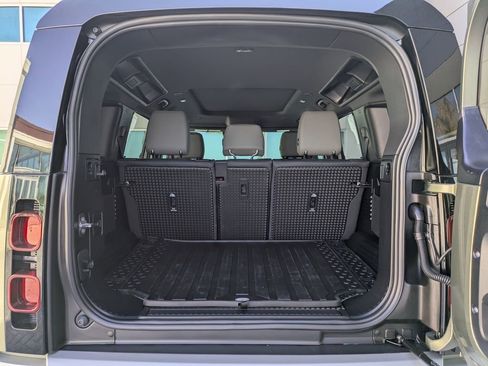 Used 2025 Land Rover Defender 110 S image 14