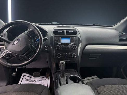 Used 2019 Ford Explorer XLT image 10