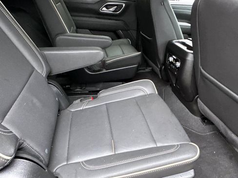 Used 2024 GMC Yukon SLT w/ SLT Luxury Package AWD/4WD image 12