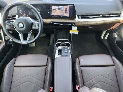 Used 2025 BMW X1 xDrive28i w/ Technology Package image 3