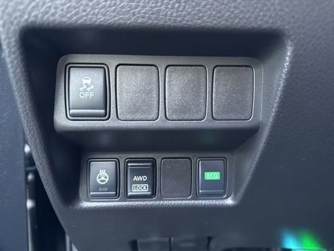 Used 2018 Nissan Rogue Sport SL image 15