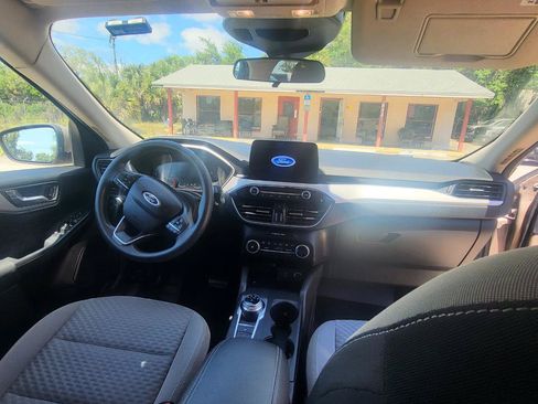 Used 2020 Ford Escape SE FWD image 16