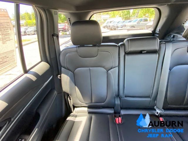 Used 2026 Jeep Grand Cherokee Limited AWD/4WD image 20