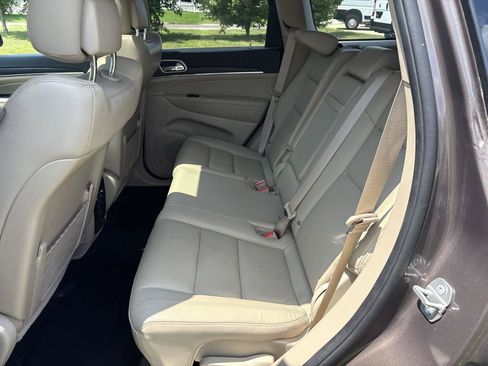 Used 2021 Jeep Grand Cherokee Limited AWD/4WD image 10