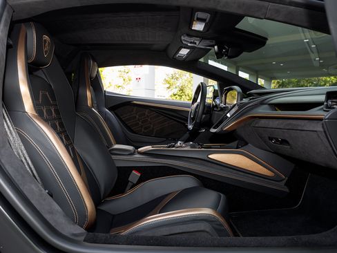 Used 2024 Lamborghini Revuelto AWD/4WD image 74