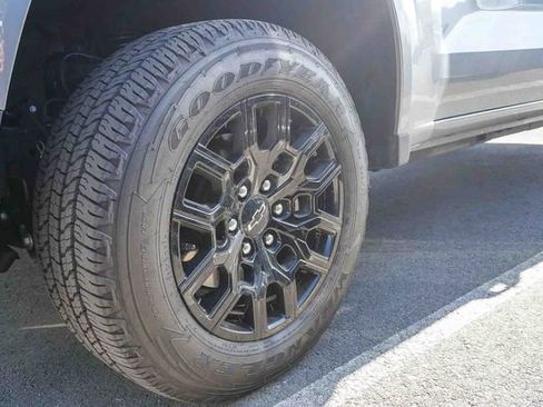 Used 2025 Chevrolet Colorado W/T w/ WT Custom Package image 7