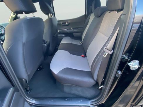 Used 2023 Toyota Tacoma TRD Sport w/ Black Out Package (TMS) image 31