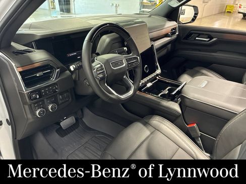 Used 2026 GMC Yukon XL Denali w/ Denali Reserve Package AWD/4WD image 4