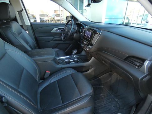 Used 2021 Chevrolet Traverse RS AWD/4WD image 17