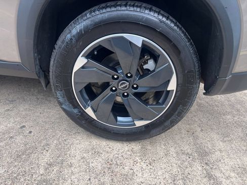 Used 2025 Nissan Rogue SV AWD/4WD image 31