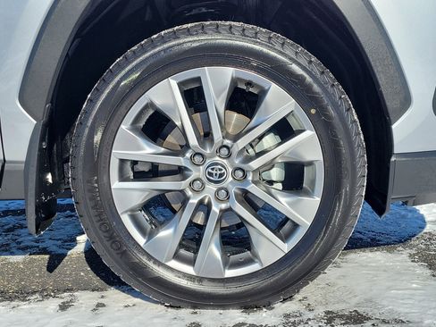 Used 2025 Toyota RAV4 XLE Premium image 5