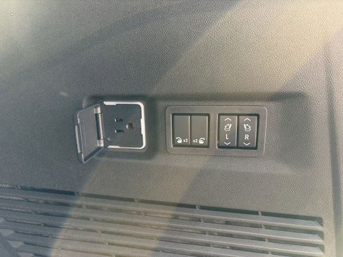 New 2026 Chevrolet Suburban Premier image 5