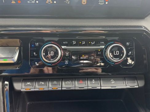 Used 2024 GMC Sierra 1500 AT4 w/ Technology Package image 32