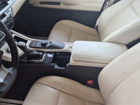 Used 2017 Lexus ES 350 w/ Premium Package image 23