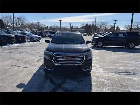Certified 2022 GMC Terrain SLT w/ Infotainment Package II image 3