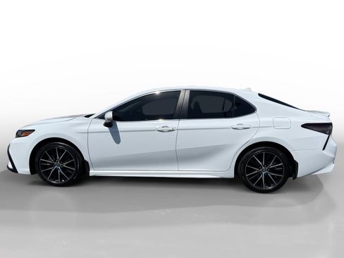 Used 2024 Toyota Camry SE w/ Audio Upgrade Package FWD image 2