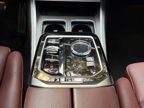 Used 2023 BMW 760i xDrive AWD/4WD image 19
