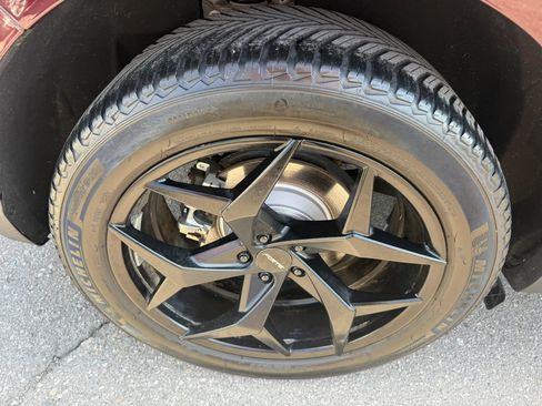 Used 2018 Ford Edge Titanium w/ Equipment Group 302A image 11