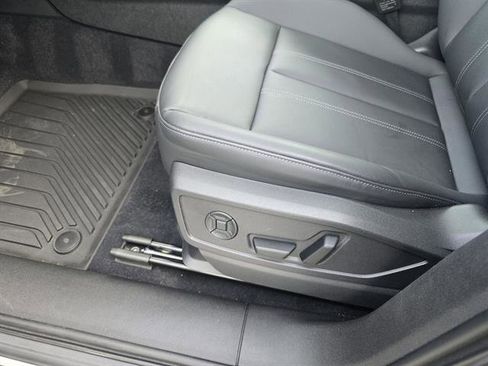 Used 2025 Audi Q5 Premium w/ Convenience Package image 21