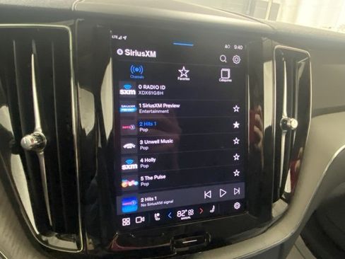 Used 2025 Volvo XC60 B5 Plus image 21