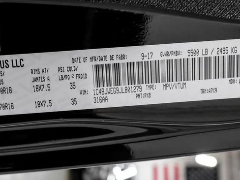 Used 2018 Jeep Wrangler Unlimited Sahara w/ Connectivity Group image 55