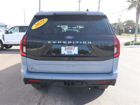 New 2025 Ford Expedition Active image 13
