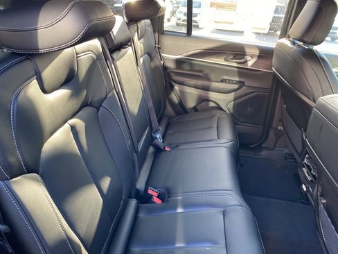 New 2025 Jeep Grand Cherokee Limited w/ Black Appearance Package image 12