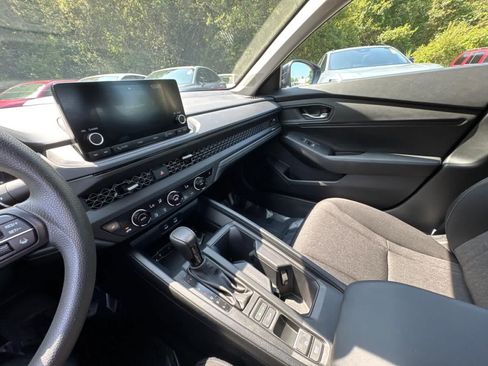 Certified 2025 Honda Accord SE image 23
