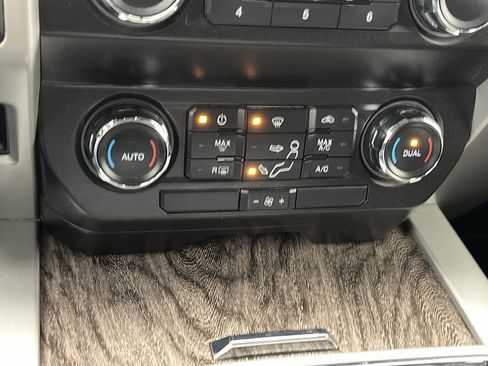 Used 2019 Ford F250 Lariat w/ Chrome Package image 22