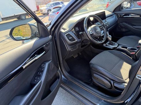 Used 2022 Kia Seltos Nightfall Edition image 7