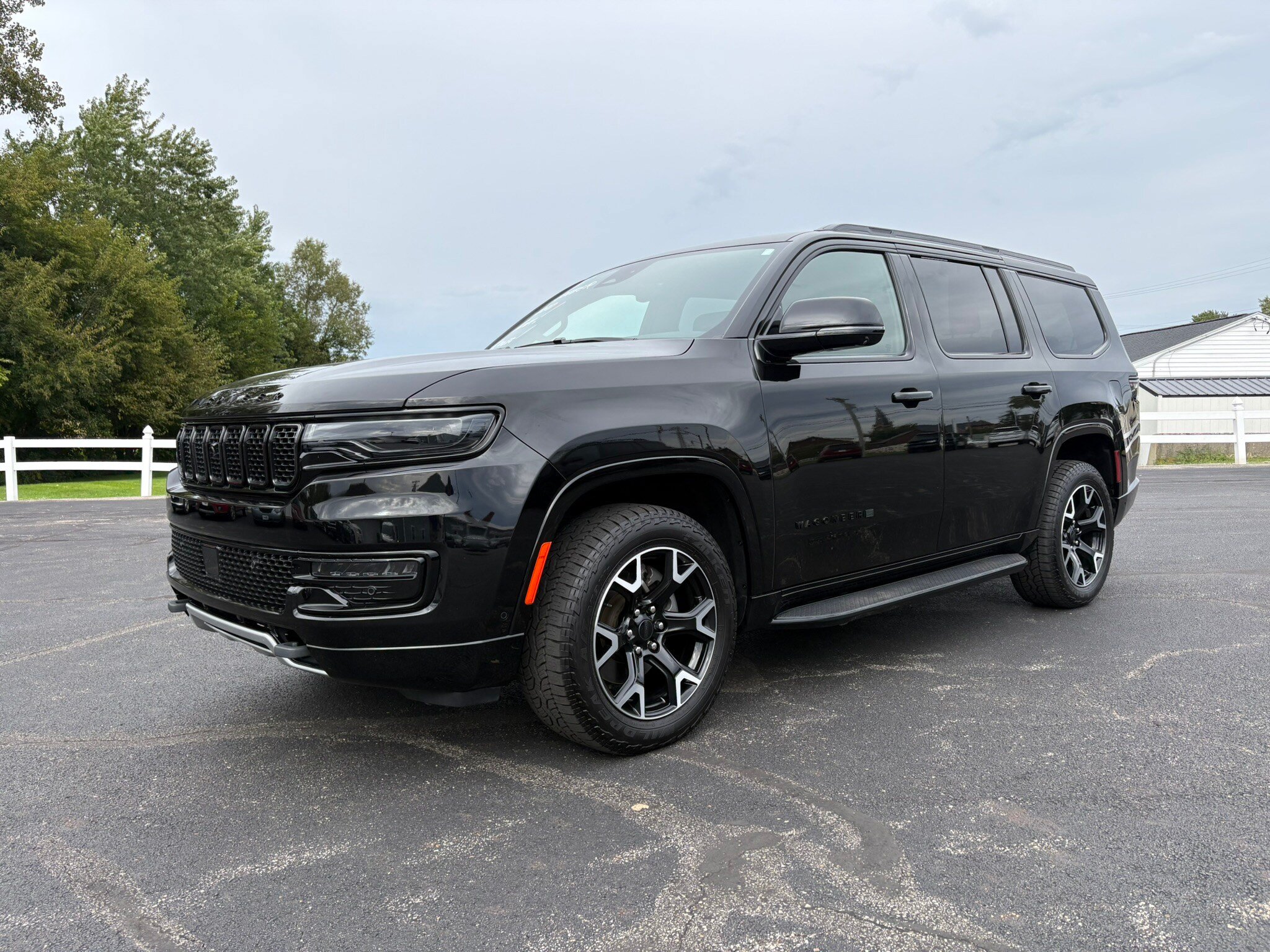 Used 2025 Jeep Wagoneer Series II AWD/4WD image 2