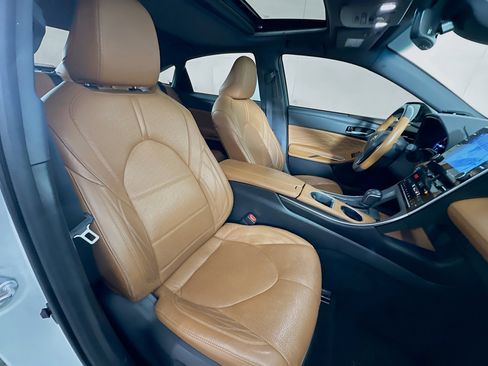 Used 2021 Toyota Avalon Limited w/ Advanced Safety Package image 31