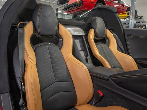 Used 2022 Chevrolet Corvette Stingray Premium Conv w/ Z51 Performance Package RWD image 16