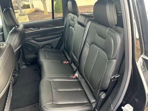 New 2025 Jeep Grand Cherokee Limited w/ Black Appearance Package AWD/4WD image 18