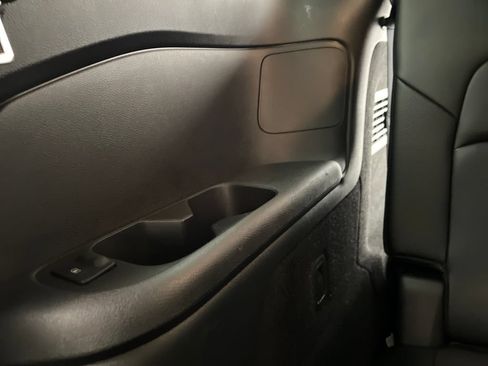Used 2025 Nissan Pathfinder SL FWD image 36