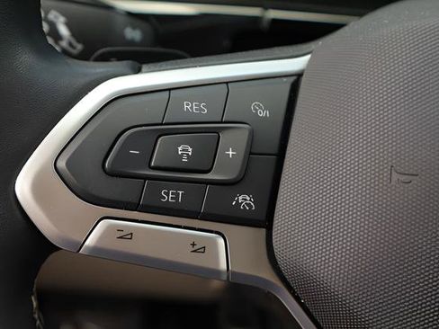 Certified 2025 Volkswagen Atlas SE FWD image 24
