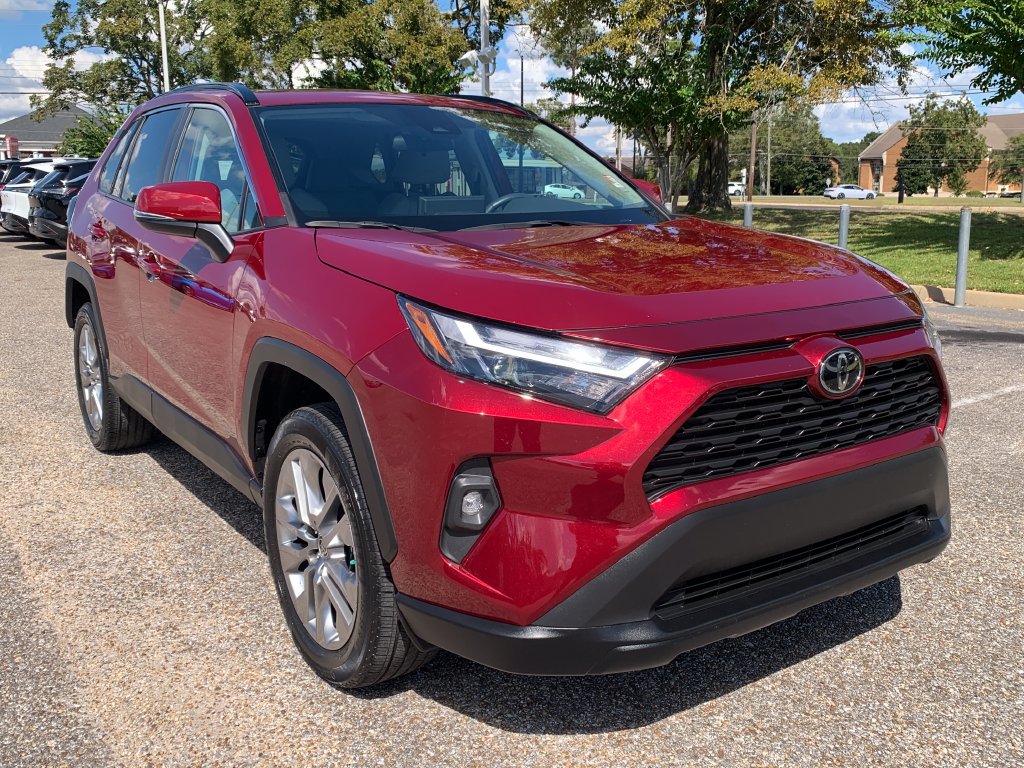 Used 2022 Toyota RAV4 XLE Premium FWD image 1