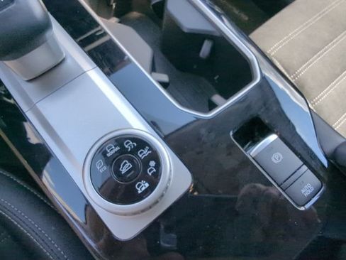 Used 2025 Mitsubishi Outlander SE AWD/4WD image 18