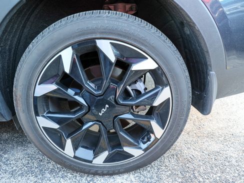 Used 2025 Kia Sorento EX w/ Panoramic Sunroof Package FWD image 12