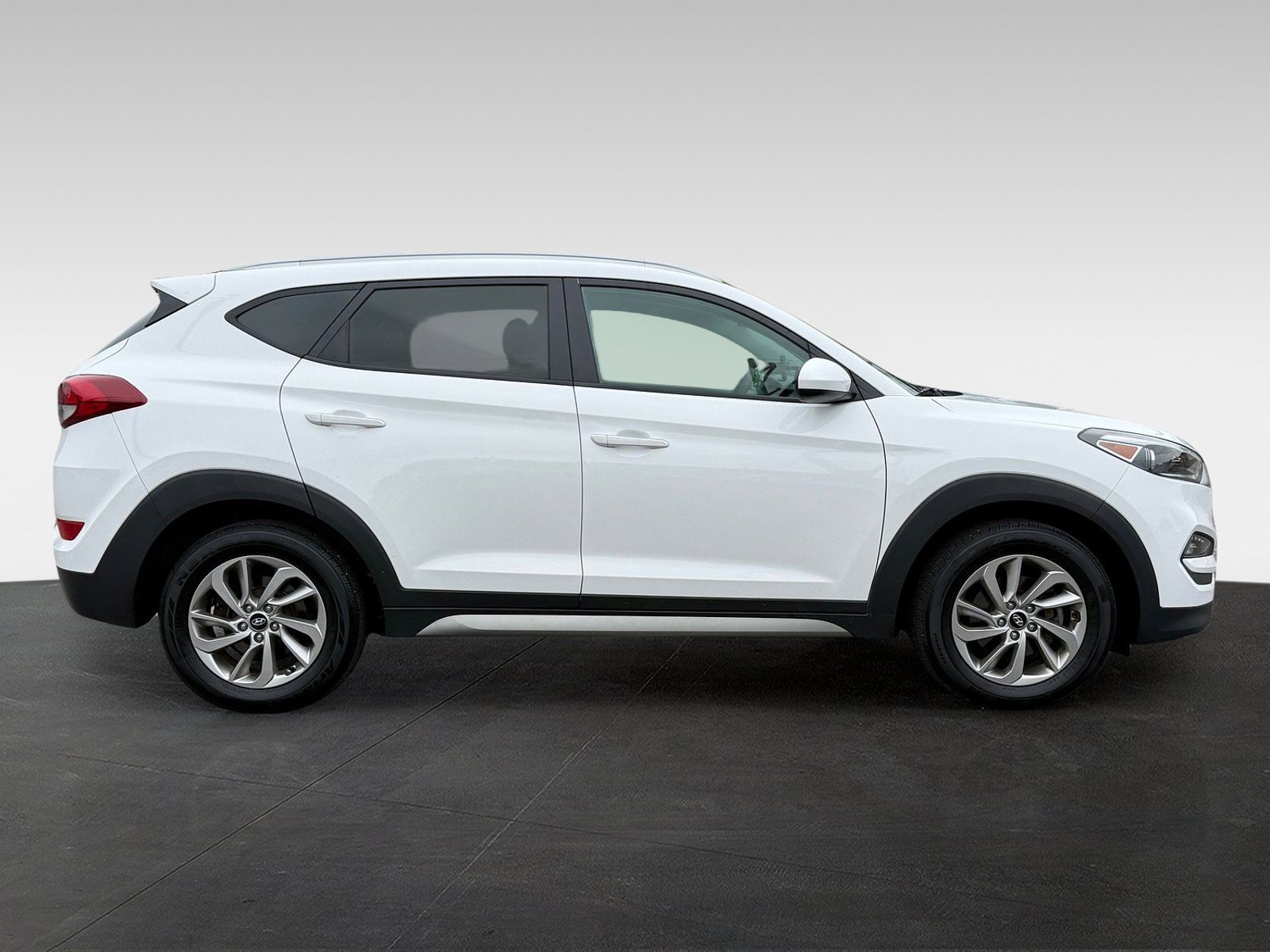 Used 2017 Hyundai Tucson SE w/ SE Popular Package 02 AWD/4WD image 4