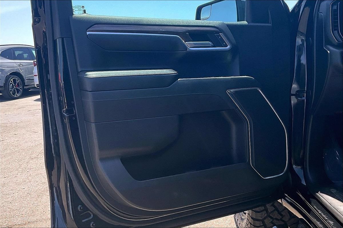 Used 2023 Chevrolet Silverado 1500 LT RWD image 11
