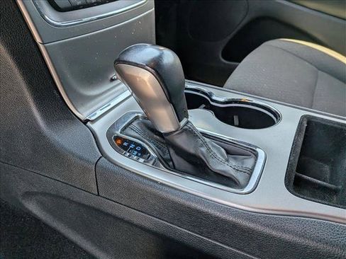 Used 2018 Jeep Grand Cherokee Laredo RWD image 12