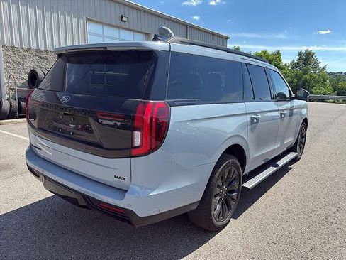 Used 2025 Ford Expedition Max Platinum w/ Stealth Appearance Package AWD/4WD image 4