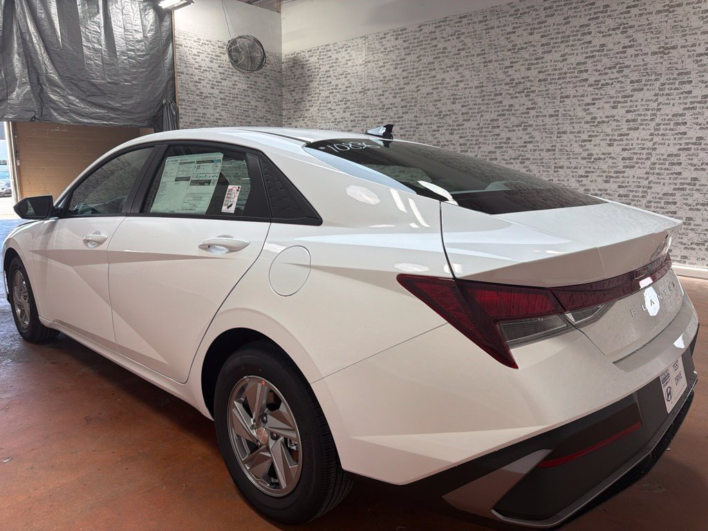 New 2026 Hyundai Elantra SE FWD image 5