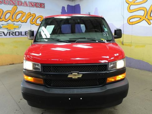 Used 2019 Chevrolet Express 2500 RWD image 3
