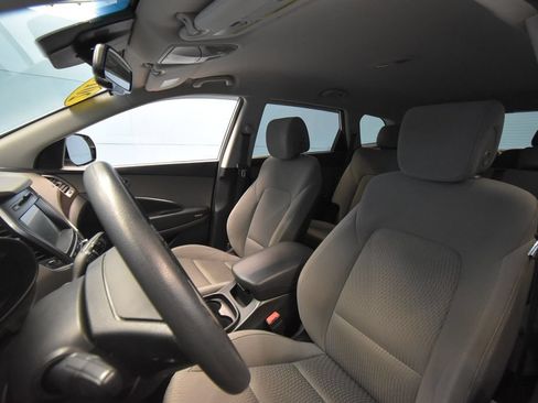 Used 2017 Hyundai Santa Fe SE FWD image 23