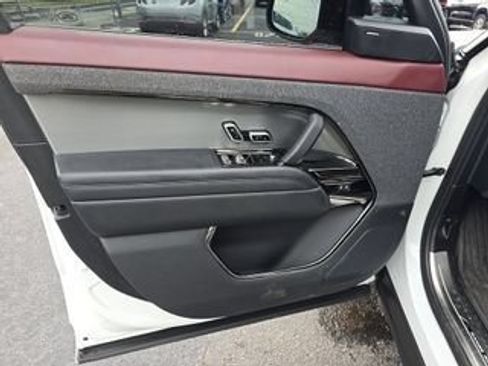 Used 2024 Land Rover Range Rover Sport Dynamic SE AWD/4WD image 3