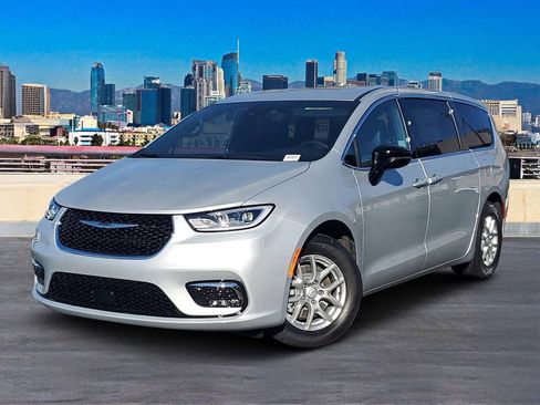 New 2026 Chrysler Pacifica Select image 2