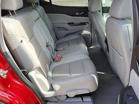 Certified 2022 GMC Acadia SLT w/ Technology Package image 11